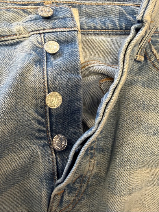 MOTHER Denim - MOTHER Tomcat fit Light Blue Relaxed Button-Fly Jeans